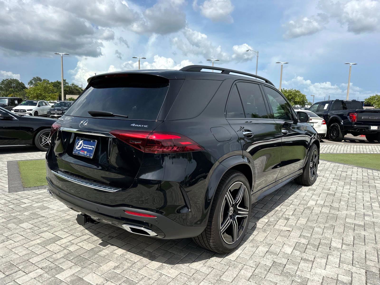 2025 Mercedes Benz GLE 450 4MATIC photo 4