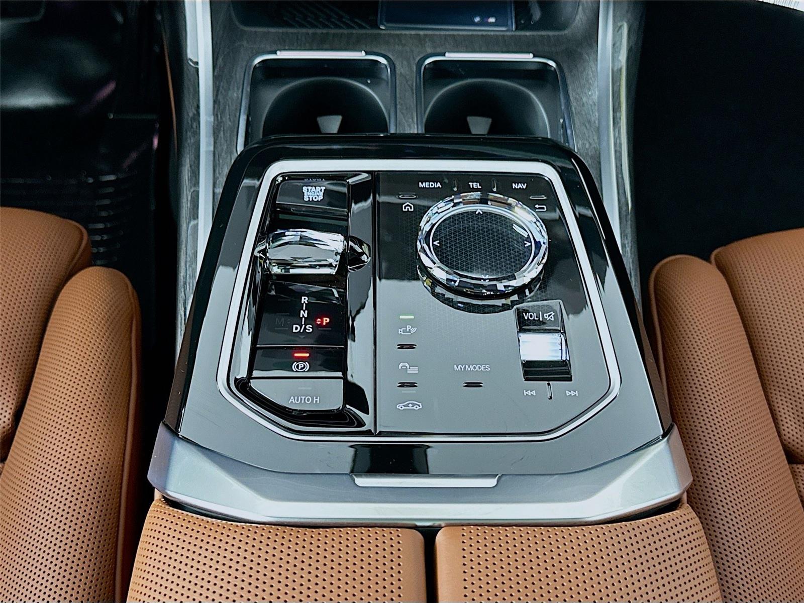 2026 Bmw 750e photo 16