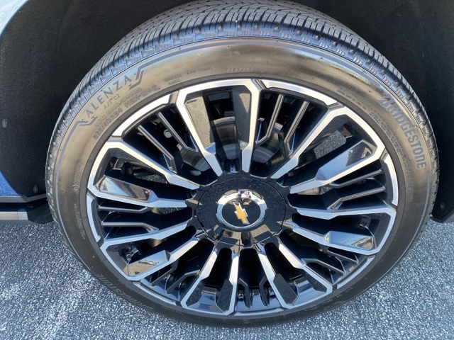 2025 Chevrolet Suburban High Country photo 9