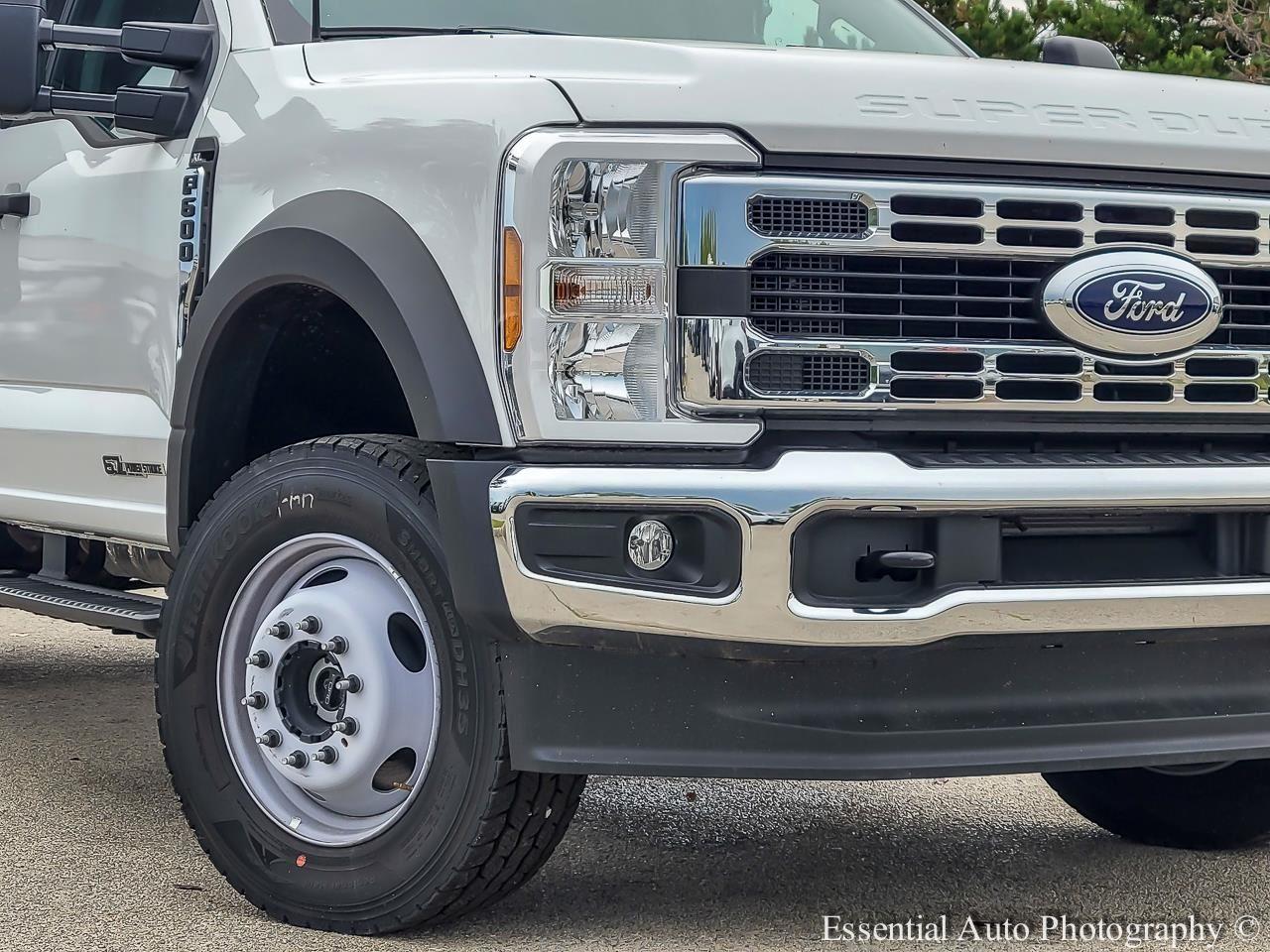 2024 Ford F-600 photo 3