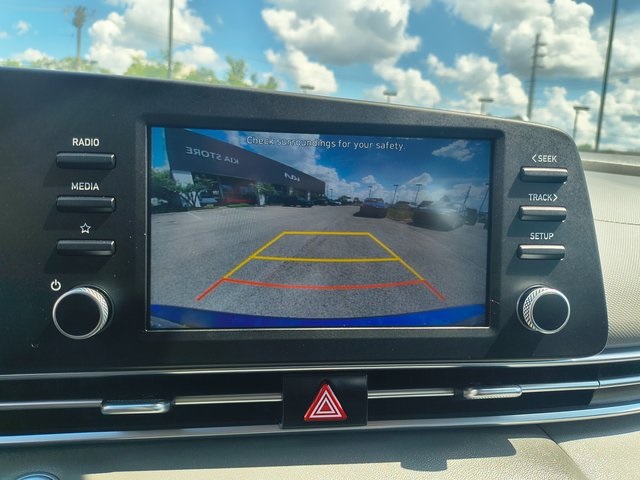 2021 Hyundai Elantra SEL photo 2