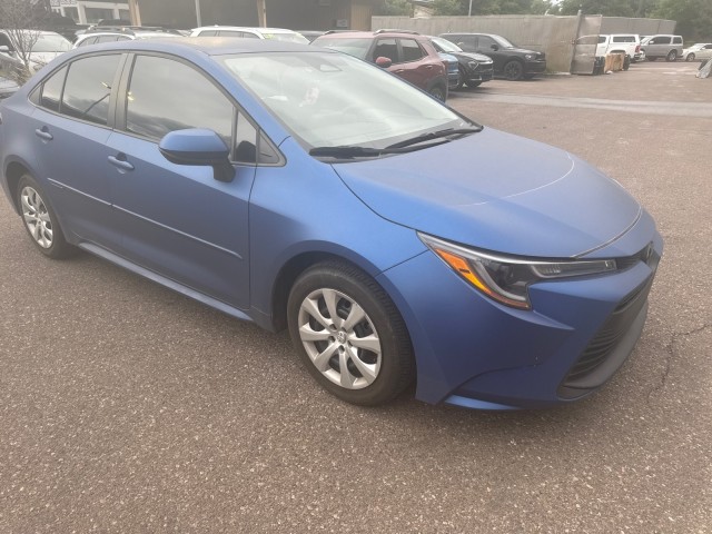 Used 2023  Toyota LE image 1