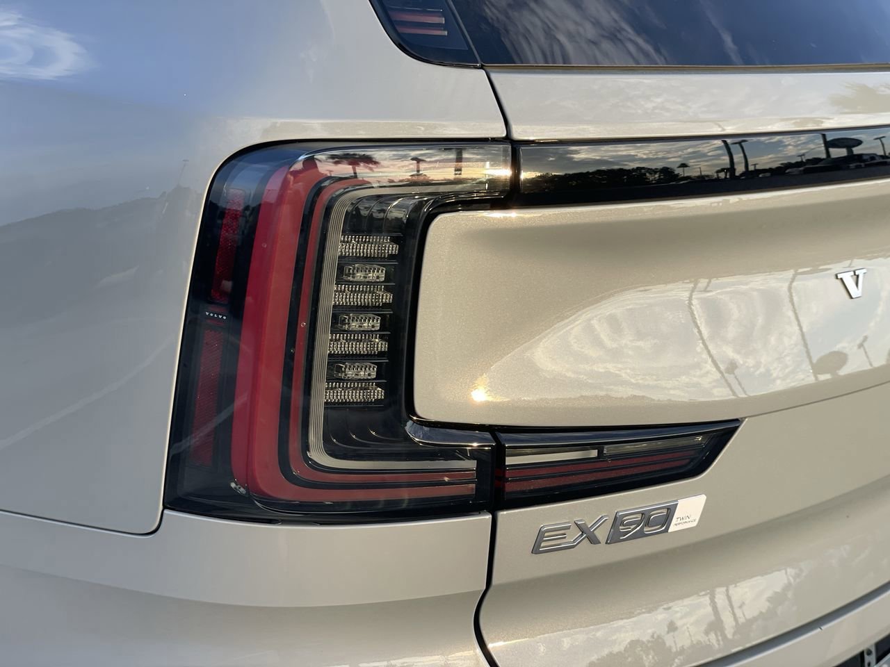2025 Volvo EX90 Twin Motor Performance Ultra photo 4