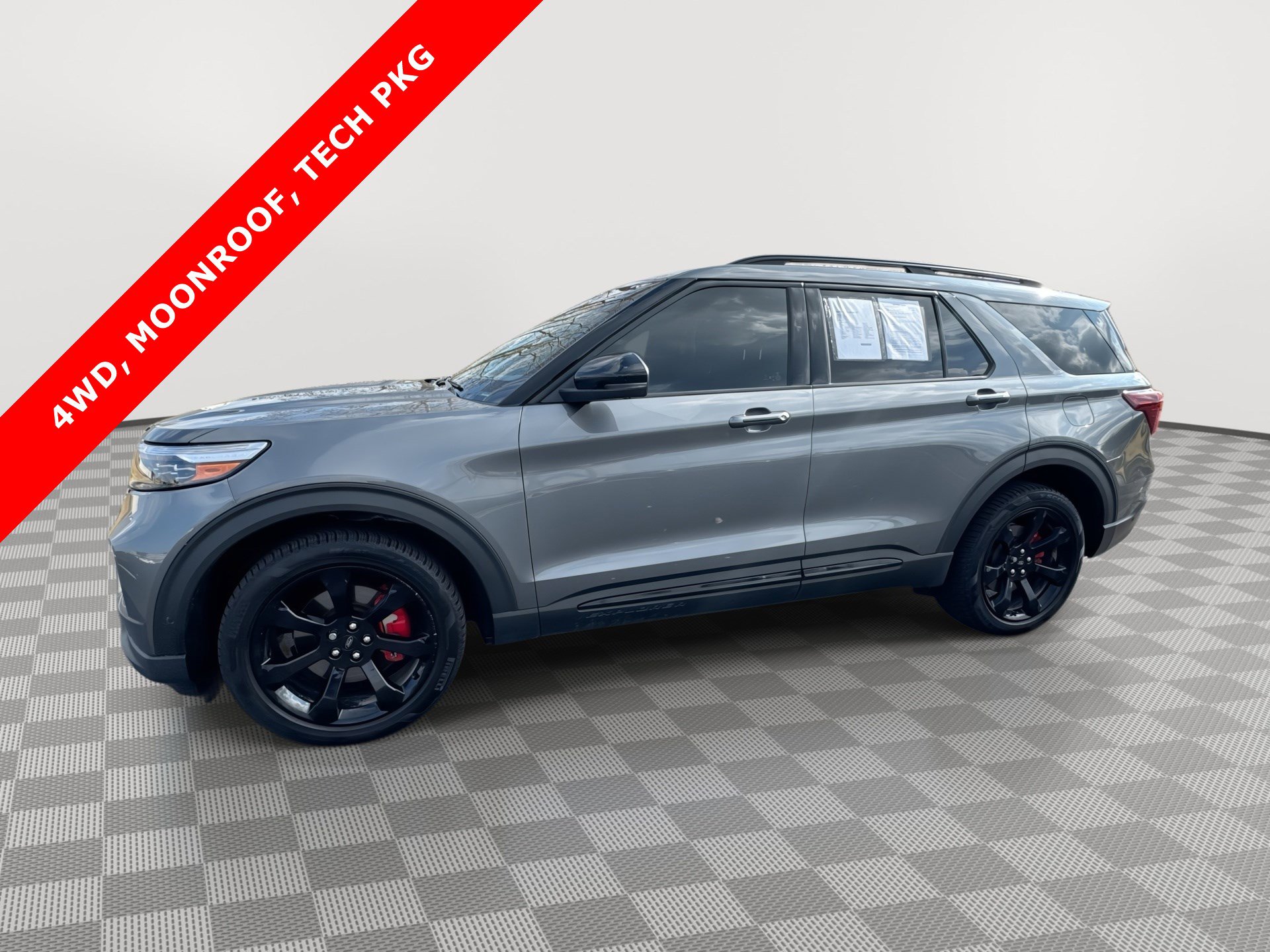 2021 Ford Explorer ST's photo