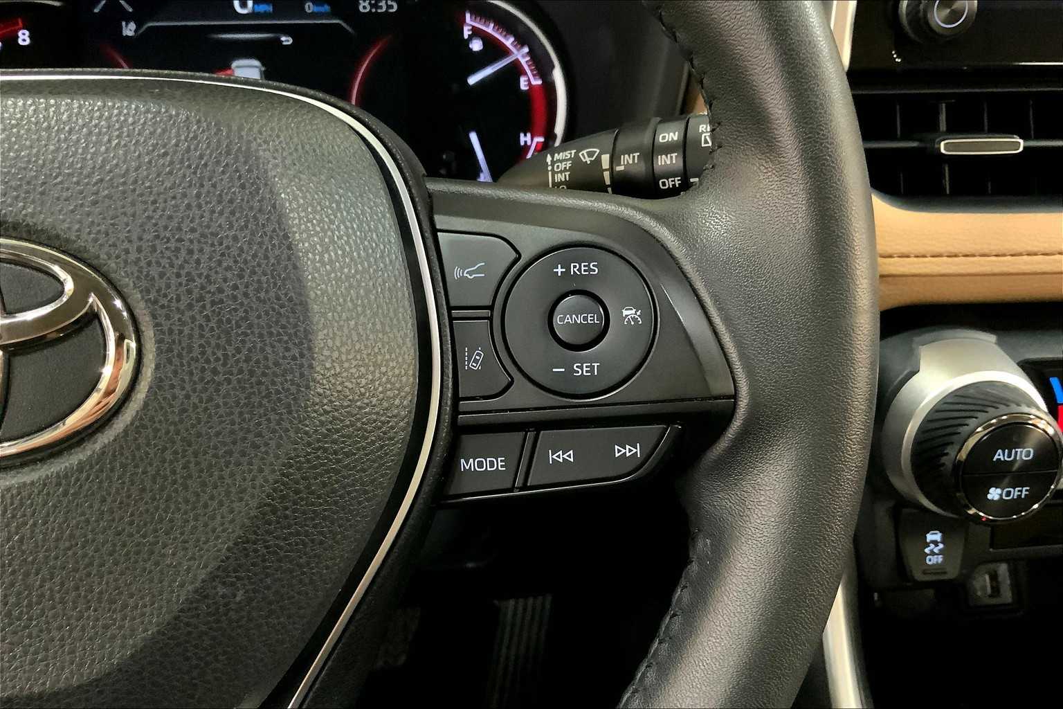 2024 Toyota RAV4 XLE Premium photo 23