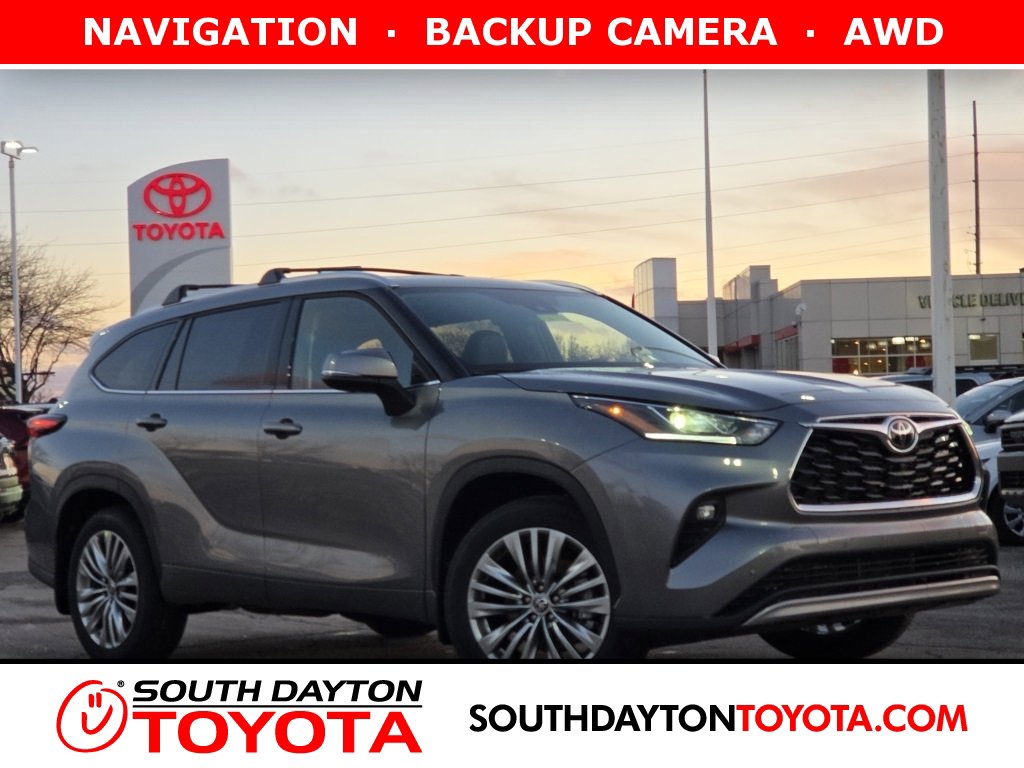 2026 Toyota Highlander Platinum's photo