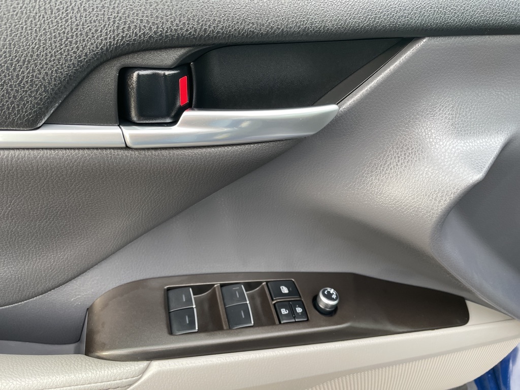 2023 Toyota Camry XSE V6 photo 9
