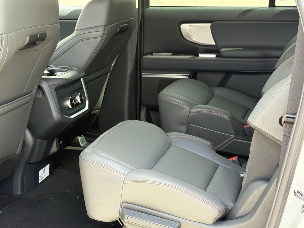 2025 Ford Expedition MAX photo 7