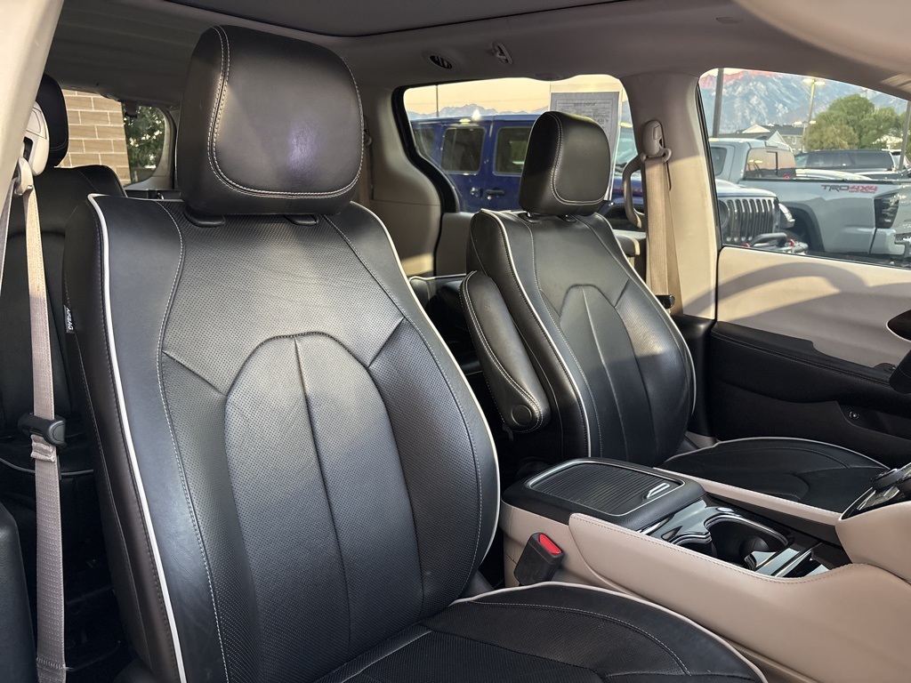 2022 Chrysler Pacifica Hybrid Limited photo 13