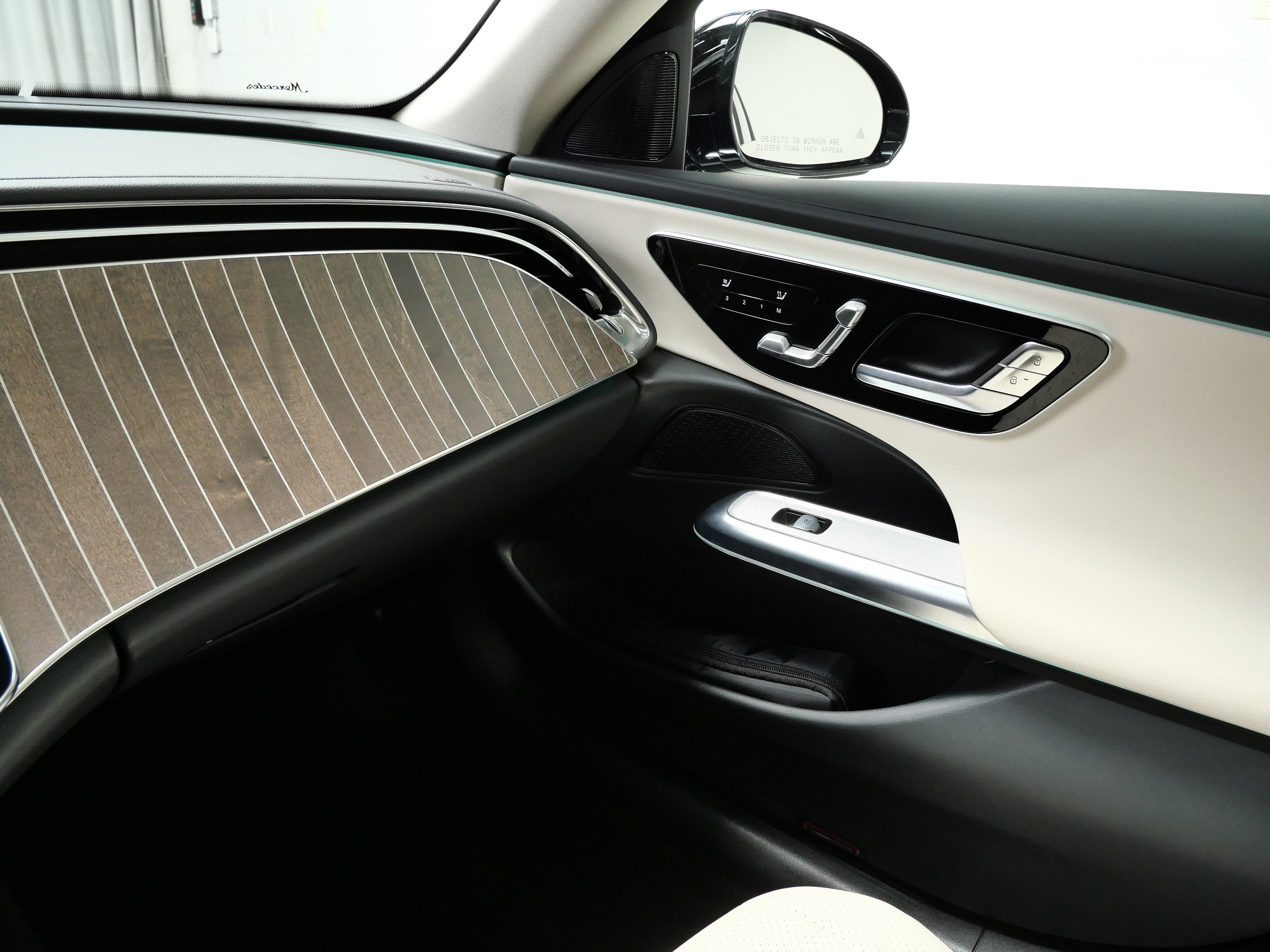 2025 Mercedes Benz E 350 4MATIC photo 17