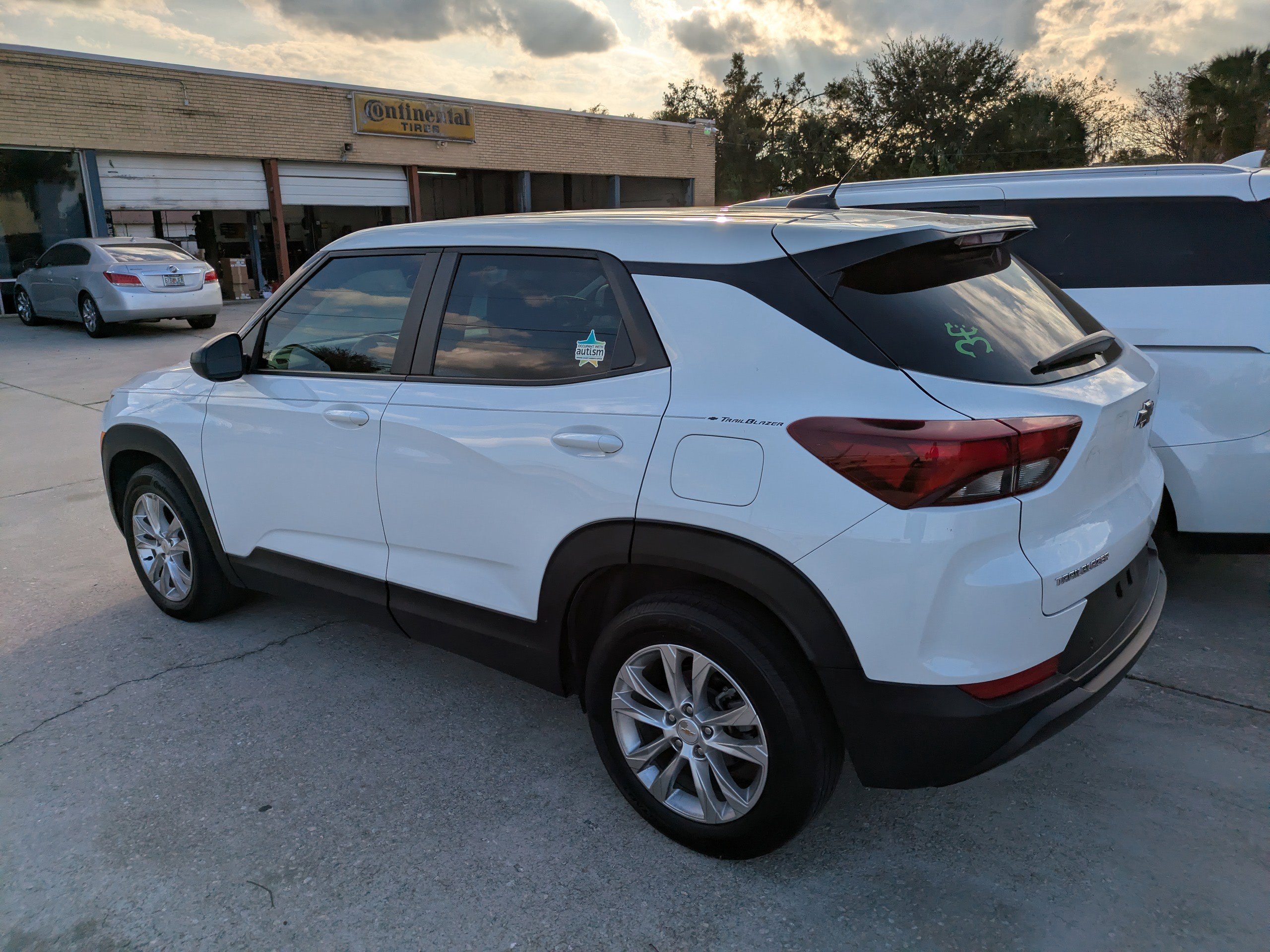 2021 Chevrolet Trailblazer LS photo 3