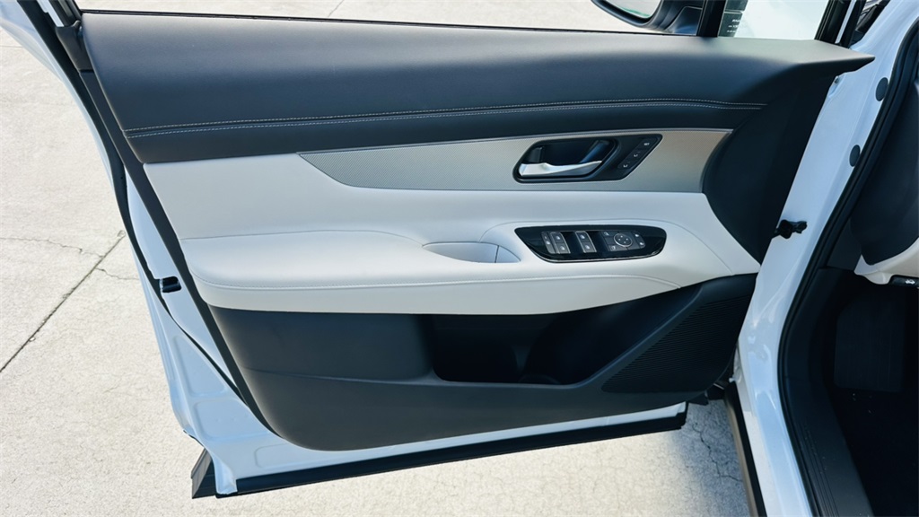 2025 Nissan Murano SL photo 14