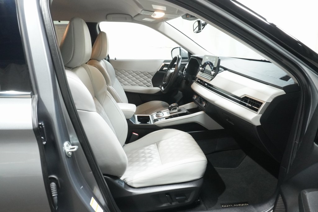 2024 Mitsubishi Outlander SEL photo 12