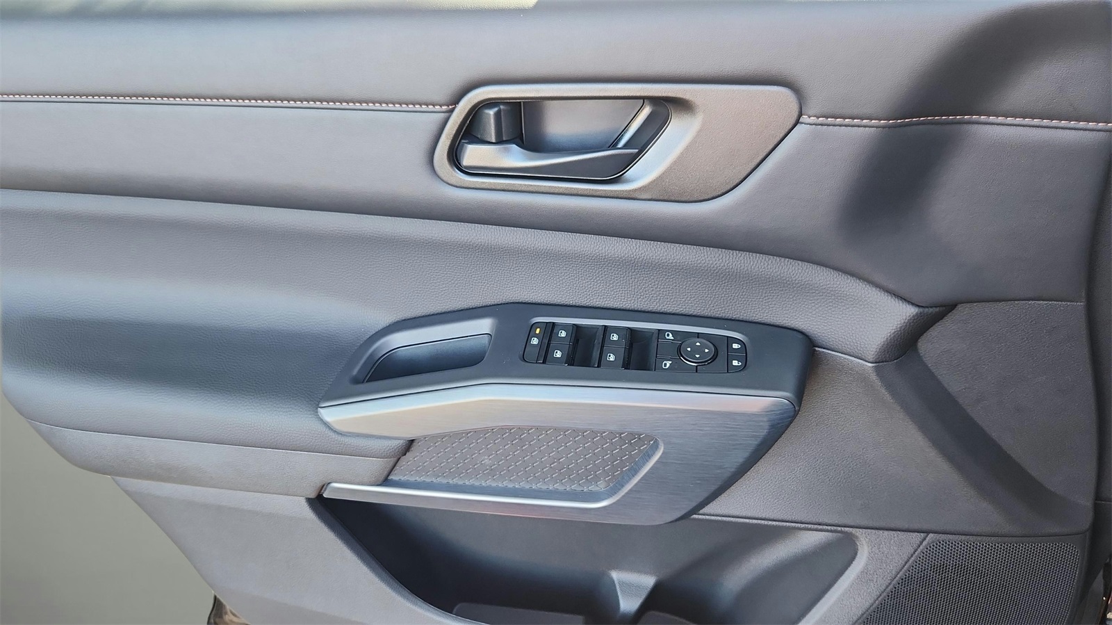 2025 Nissan Pathfinder Rock Creek photo 14