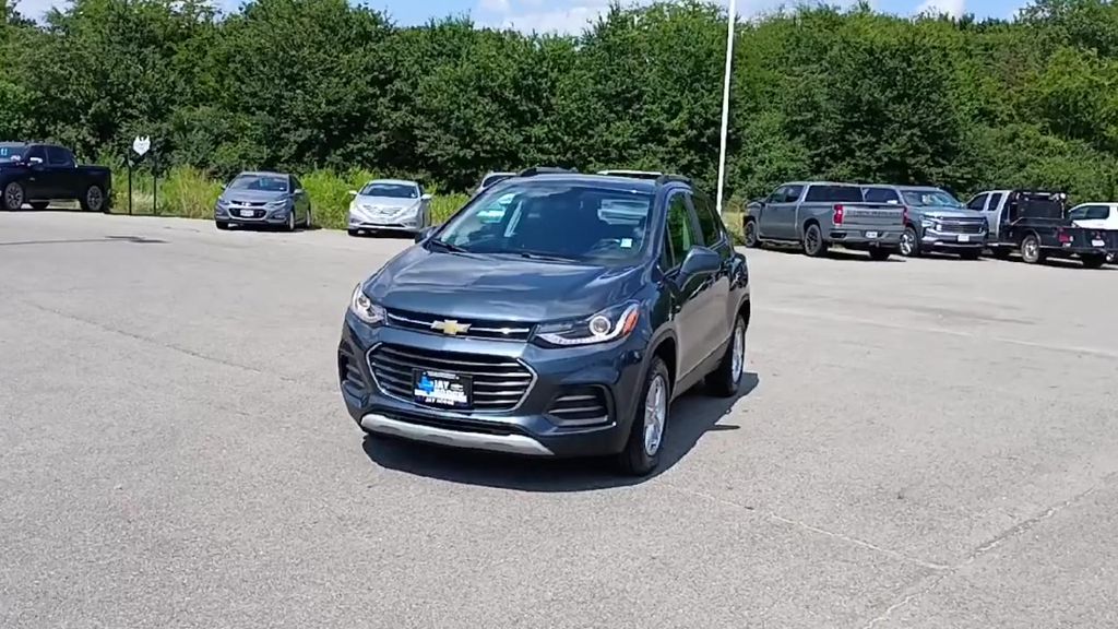2022 Chevrolet Trax LT photo 3