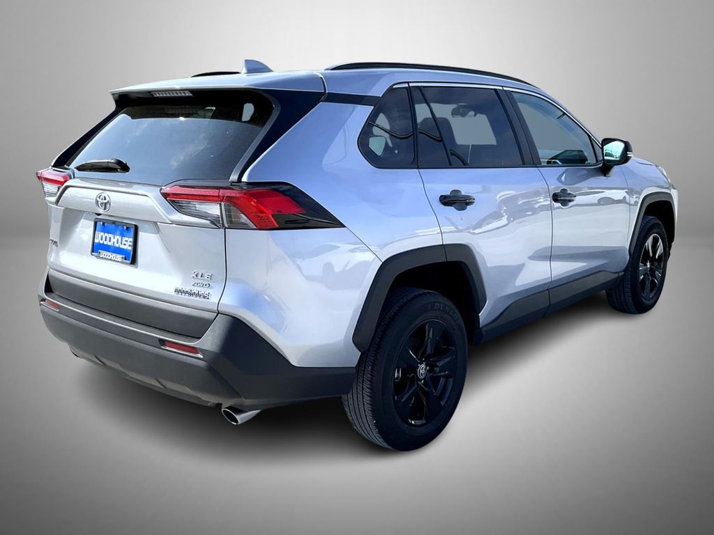 2023 Toyota RAV4 XLE photo 4