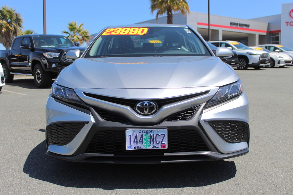 2022 Toyota Camry SE photo 3