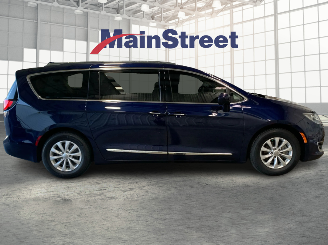 2018 Chrysler Pacifica Touring Plus photo 6