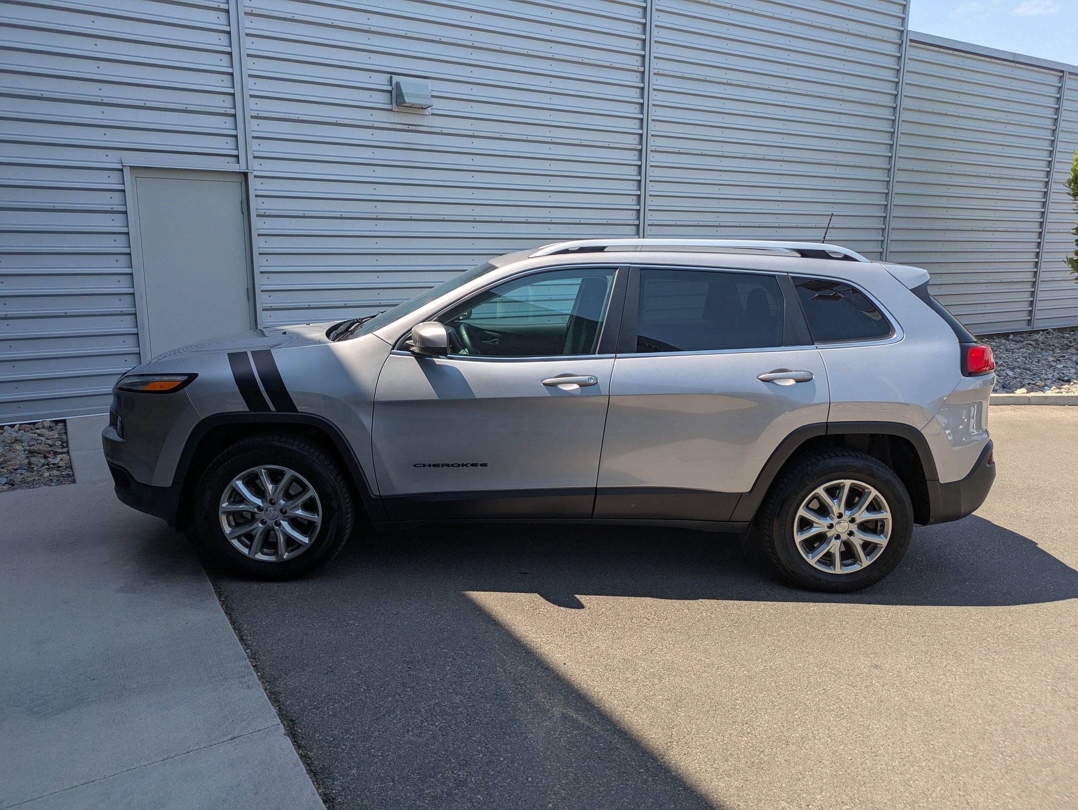 2017 Jeep Cherokee Latitude photo 2