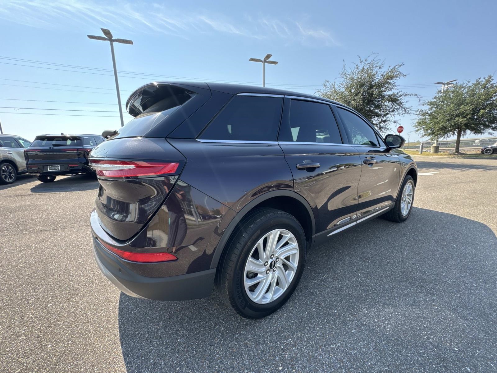 2023 Lincoln Corsair Standard photo 2