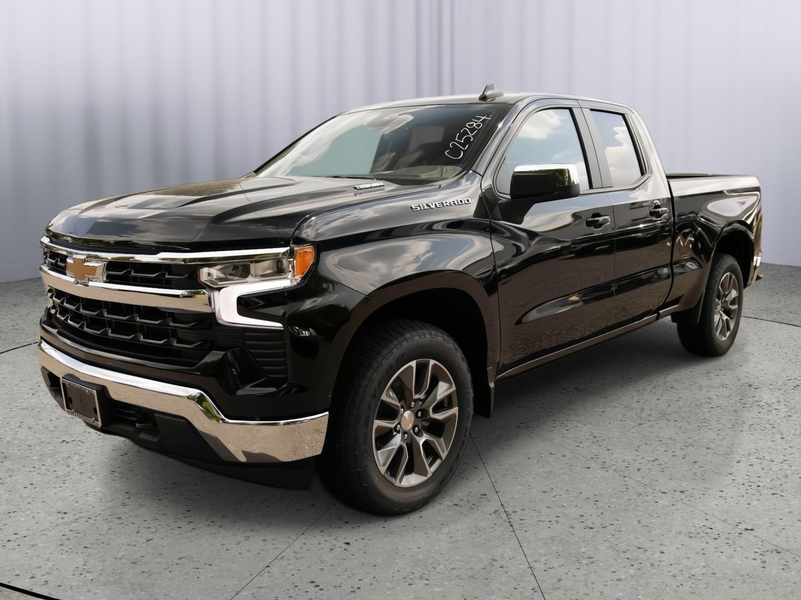 2025 Chevrolet Silverado 1500 LT photo 3