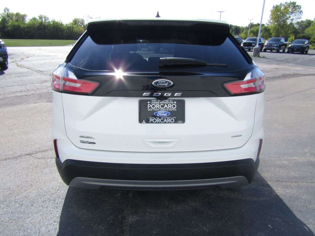 2022 Ford Edge SEL photo 4