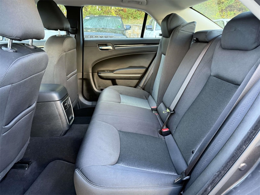 2023 Chrysler 300 Touring photo 14