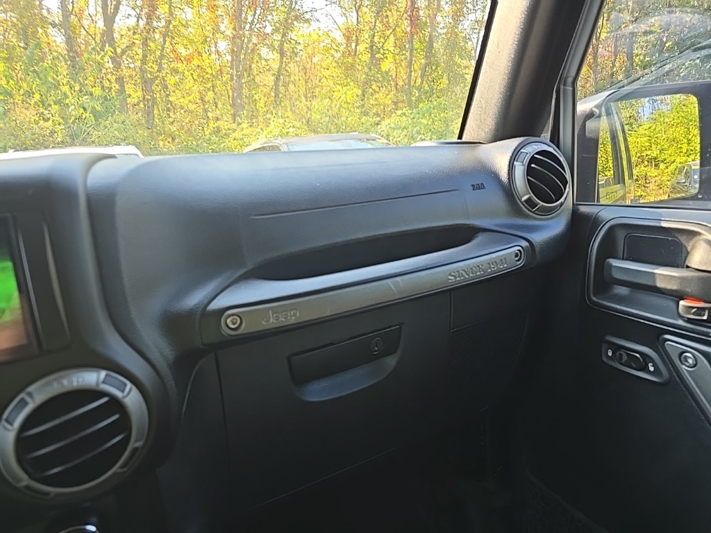 2016 Jeep Wrangler Unlimited Sport photo 21