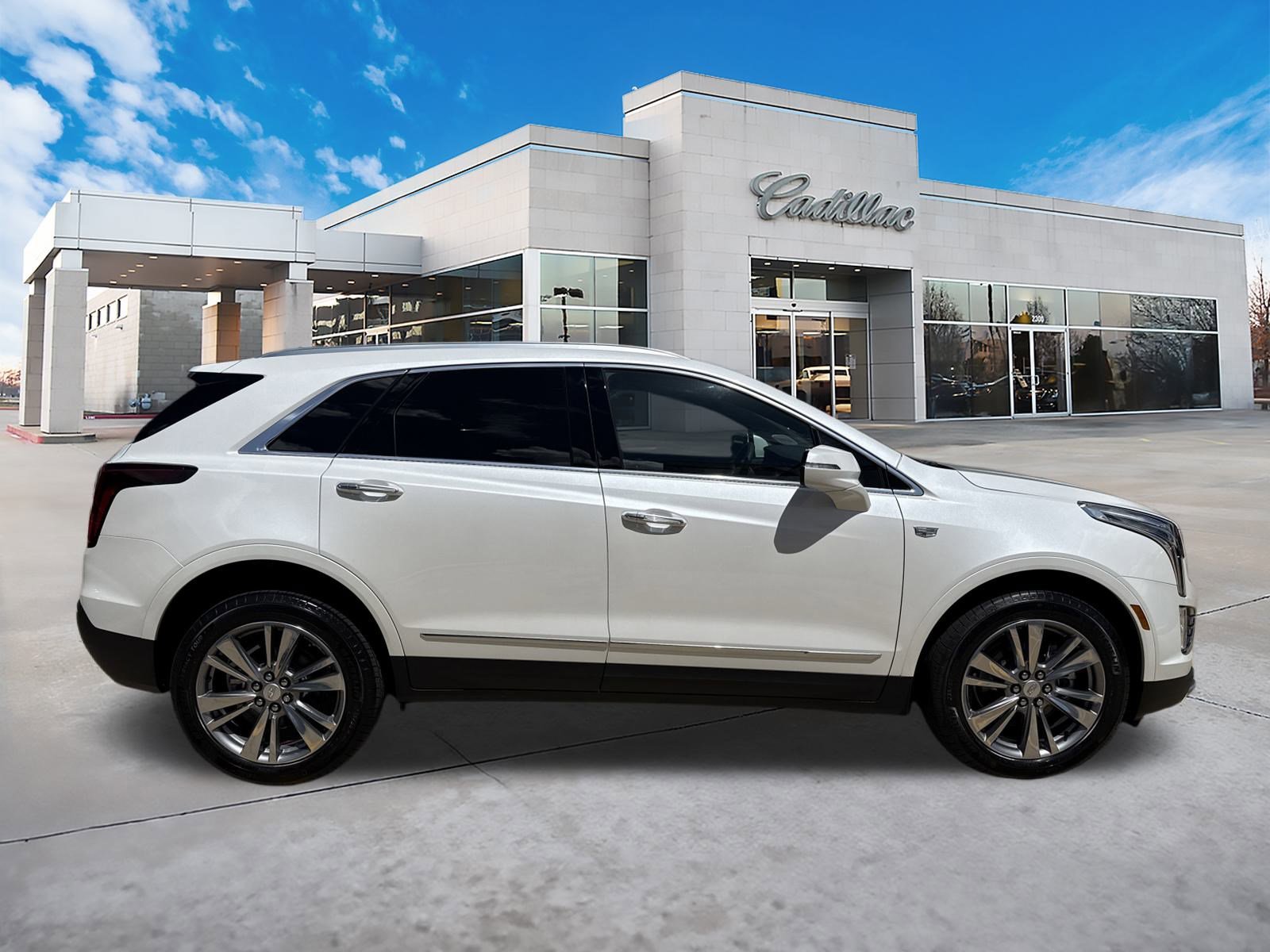 2025 Cadillac XT5 Premium Luxury photo 2
