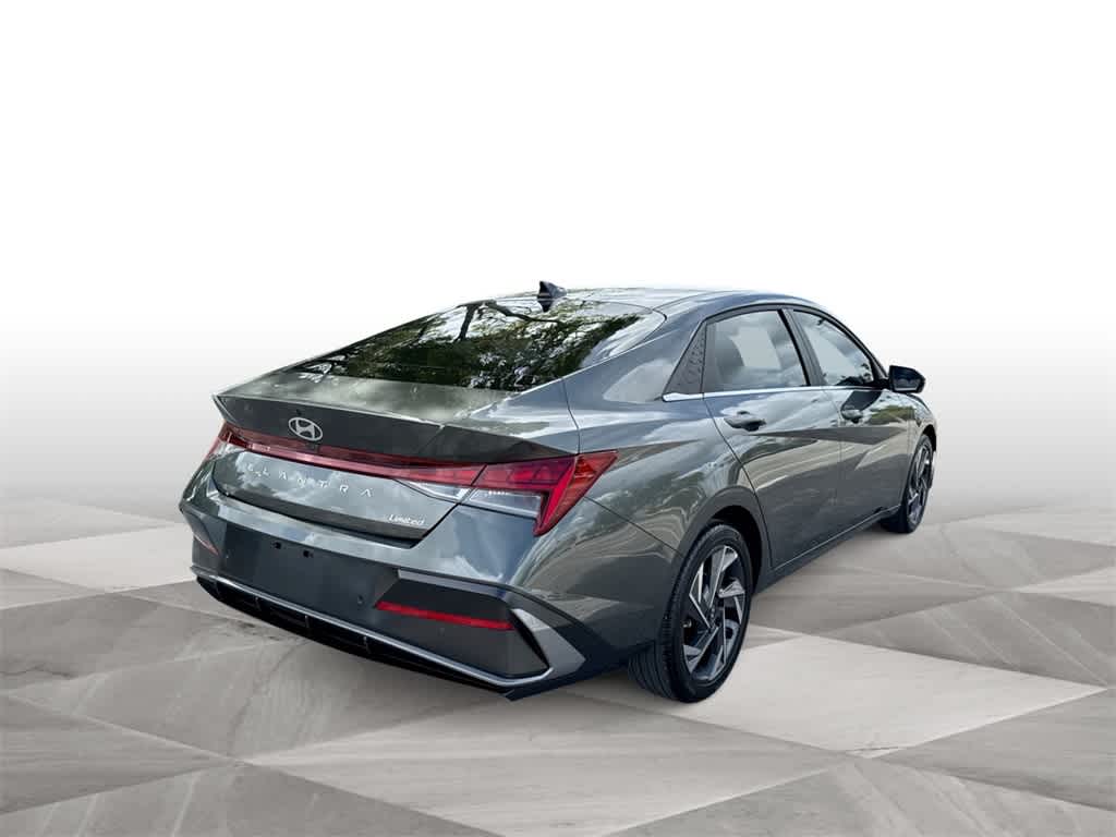 2024 Hyundai Elantra Limited photo 7