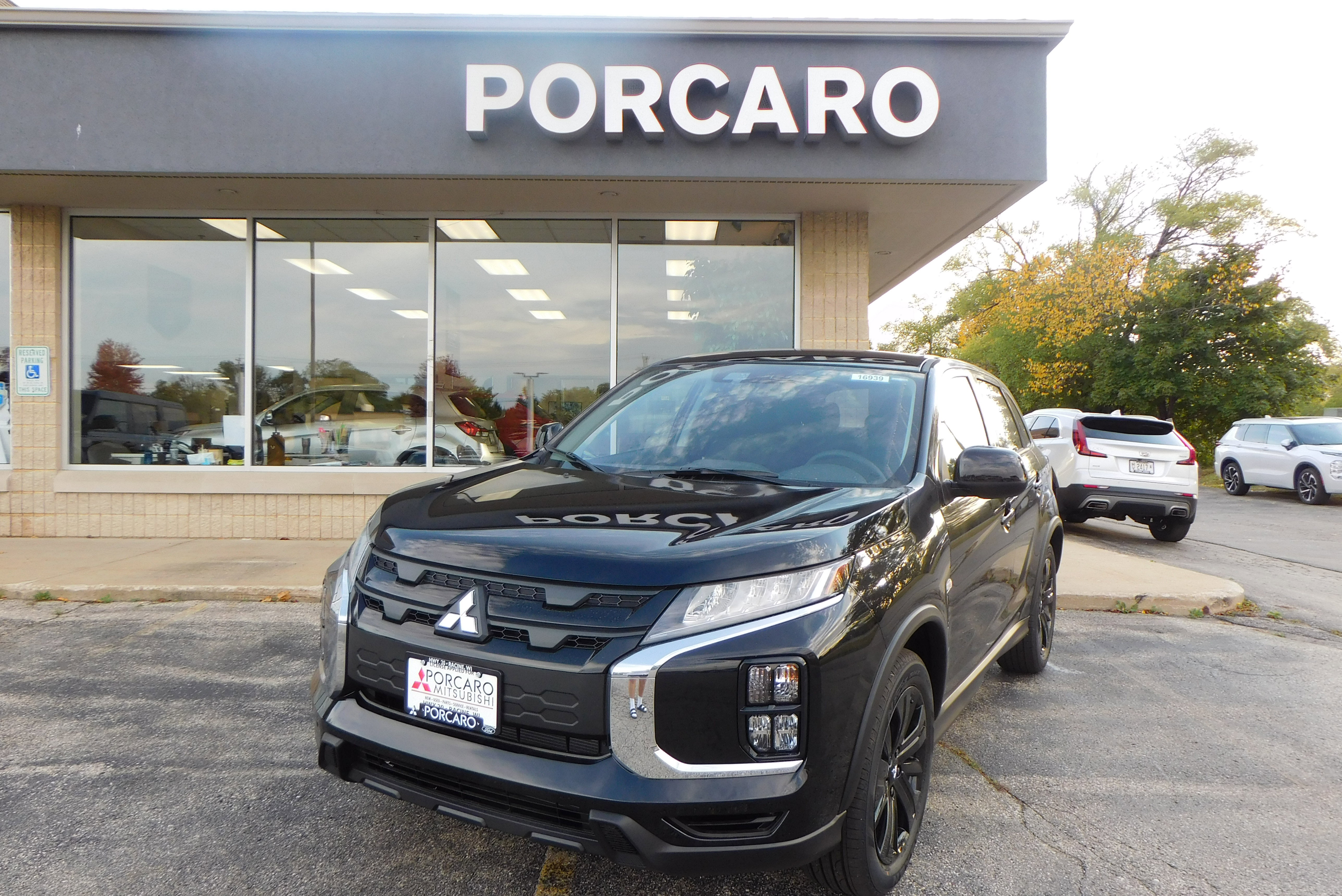 2025 Mitsubishi Outlander Sport LE's photo