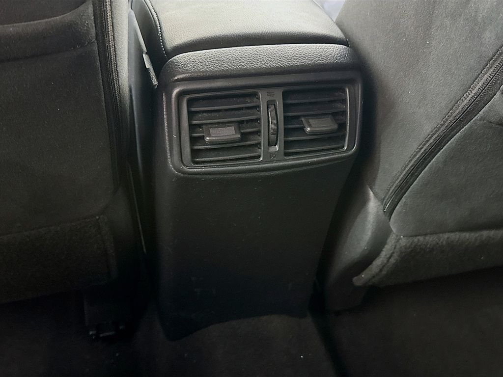 2015 Nissan Rogue SV photo 28