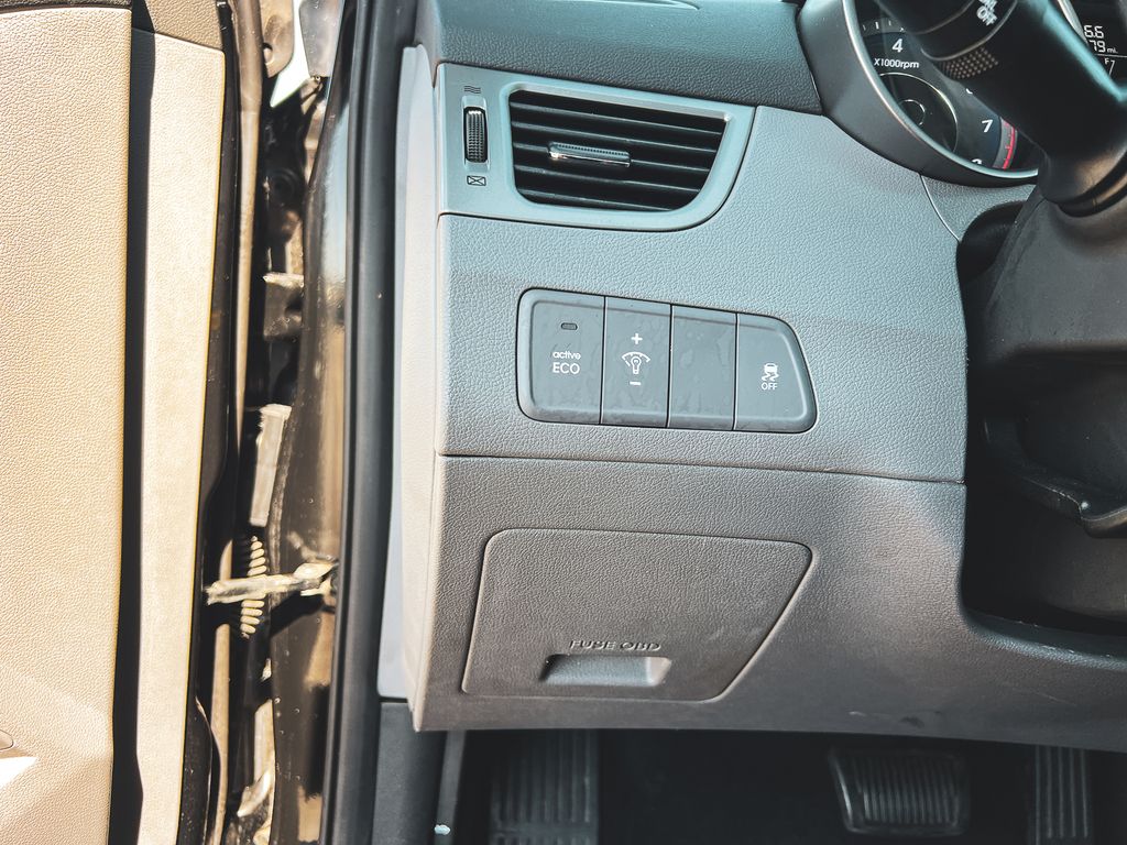 2012 Hyundai Elantra GLS photo 20