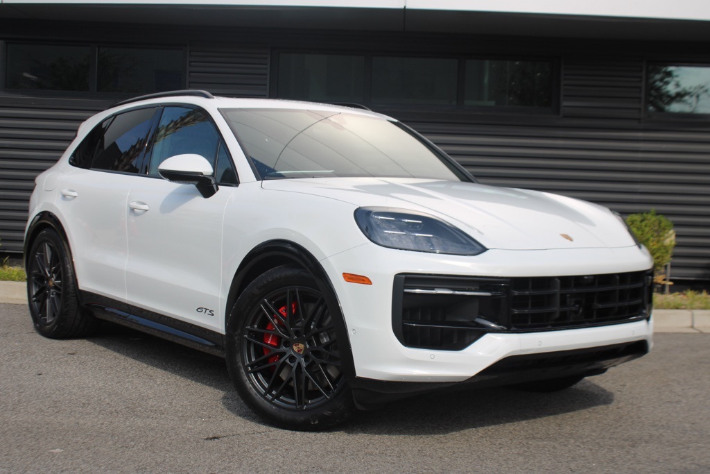 2025 Porsche Cayenne GTS photo 9