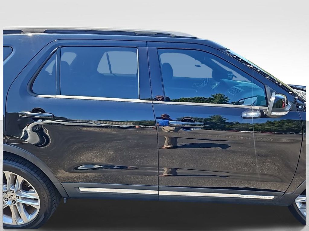 2016 Ford Explorer XLT photo 5