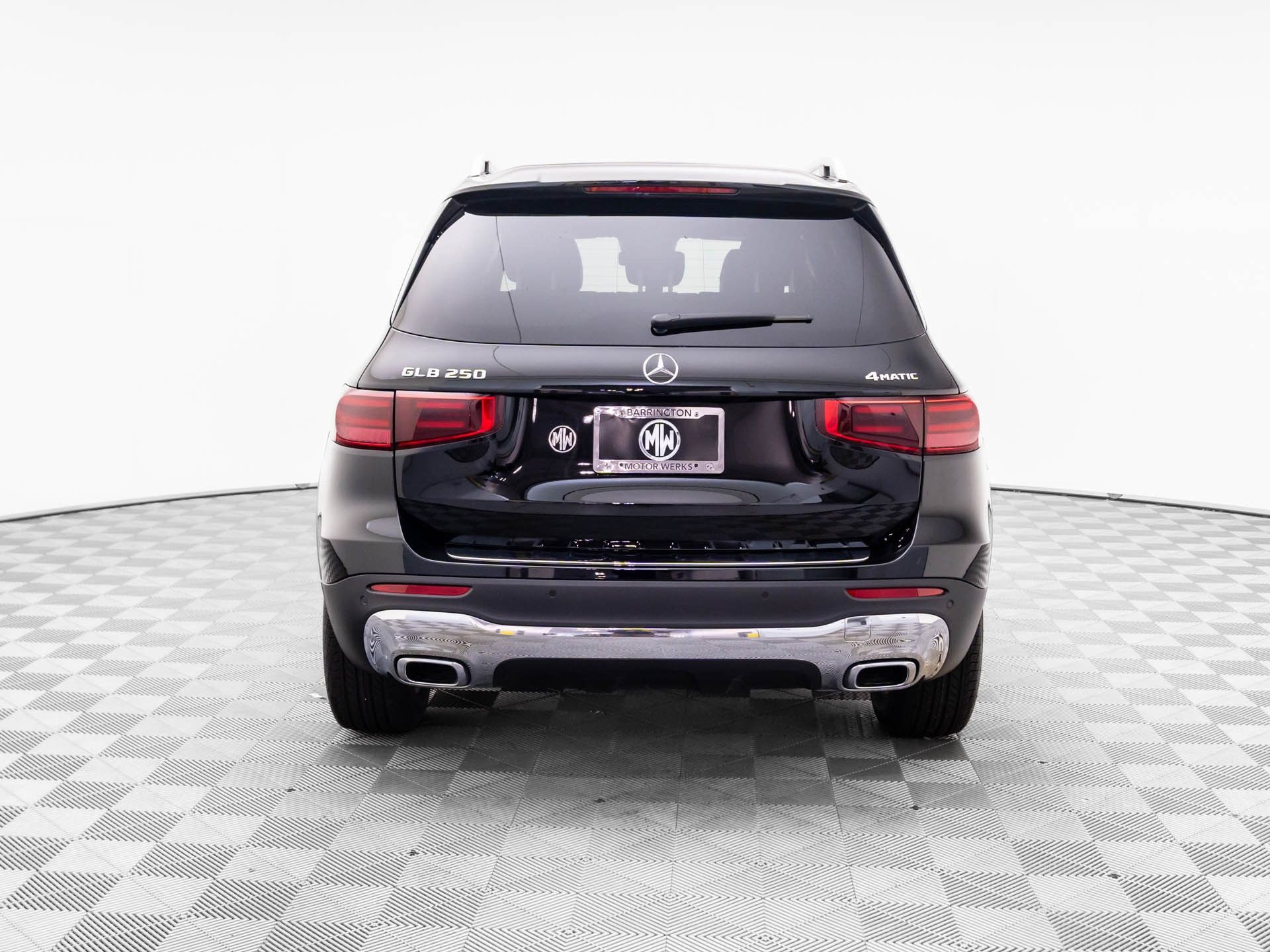 2025 Mercedes Benz GLB 250 4MATIC photo 4