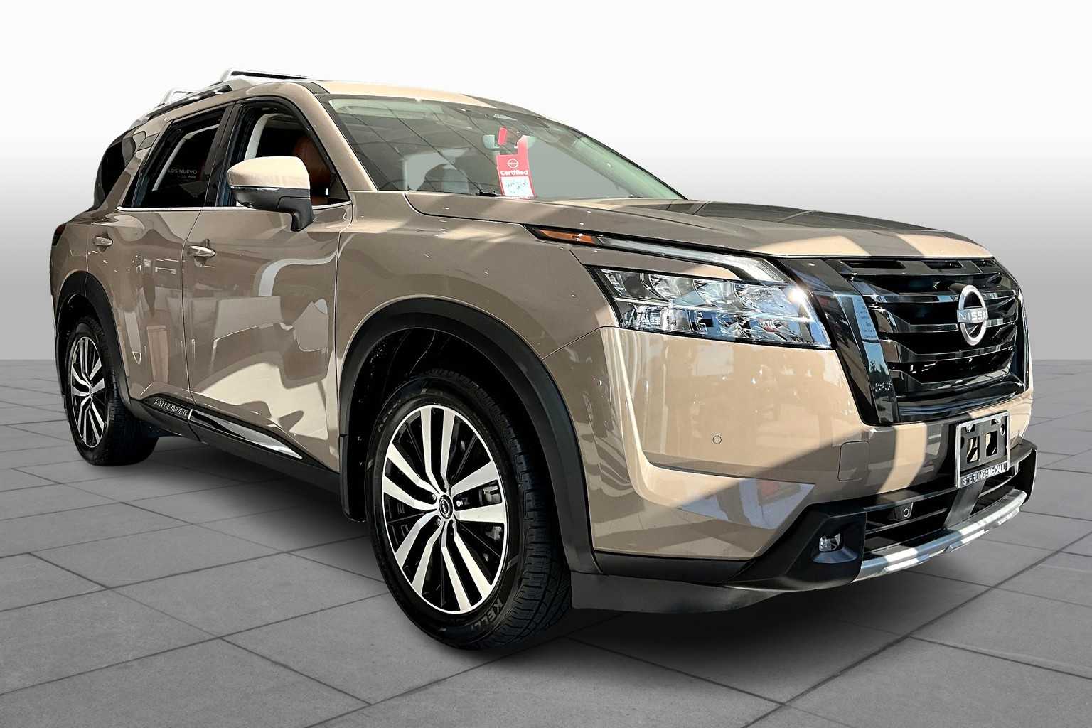 2023 Nissan Pathfinder Platinum photo 4