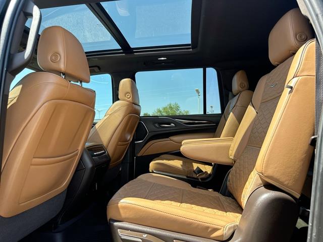 2022 Cadillac Escalade ESV Premium Luxury photo 18