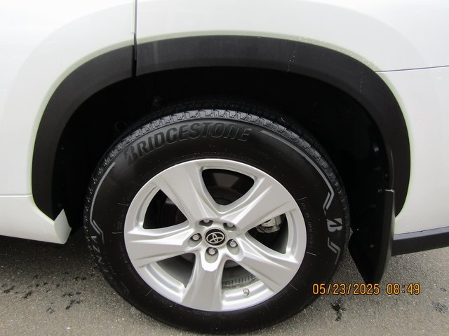 Image 8 of 2022 Toyota Highlander LE AWD
