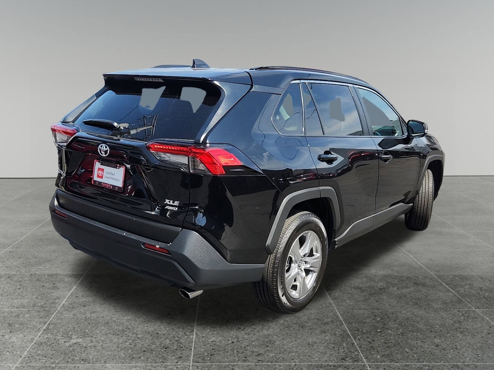 2025 Toyota RAV4 XLE photo 5