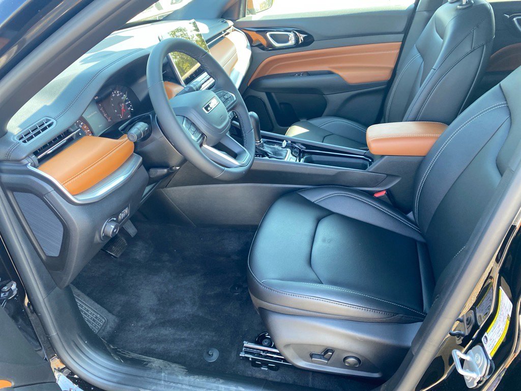 2025 Jeep Compass Limited photo 2