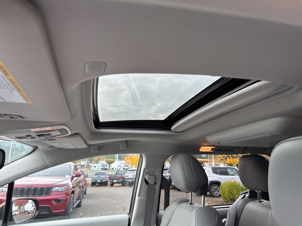 2023 Toyota Sienna XLE photo 4