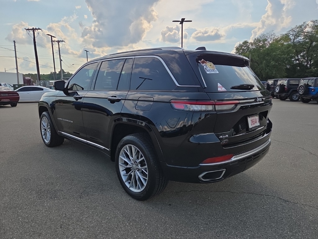 2023 Jeep Grand Cherokee Summit photo 3