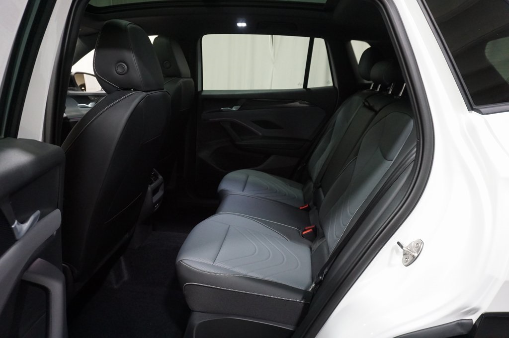 2025 Volkswagen Tiguan SE R-Line Black photo 10