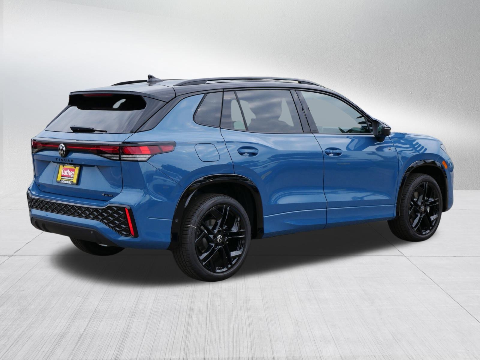 2025 Volkswagen Tiguan SE R-Line Black photo 3