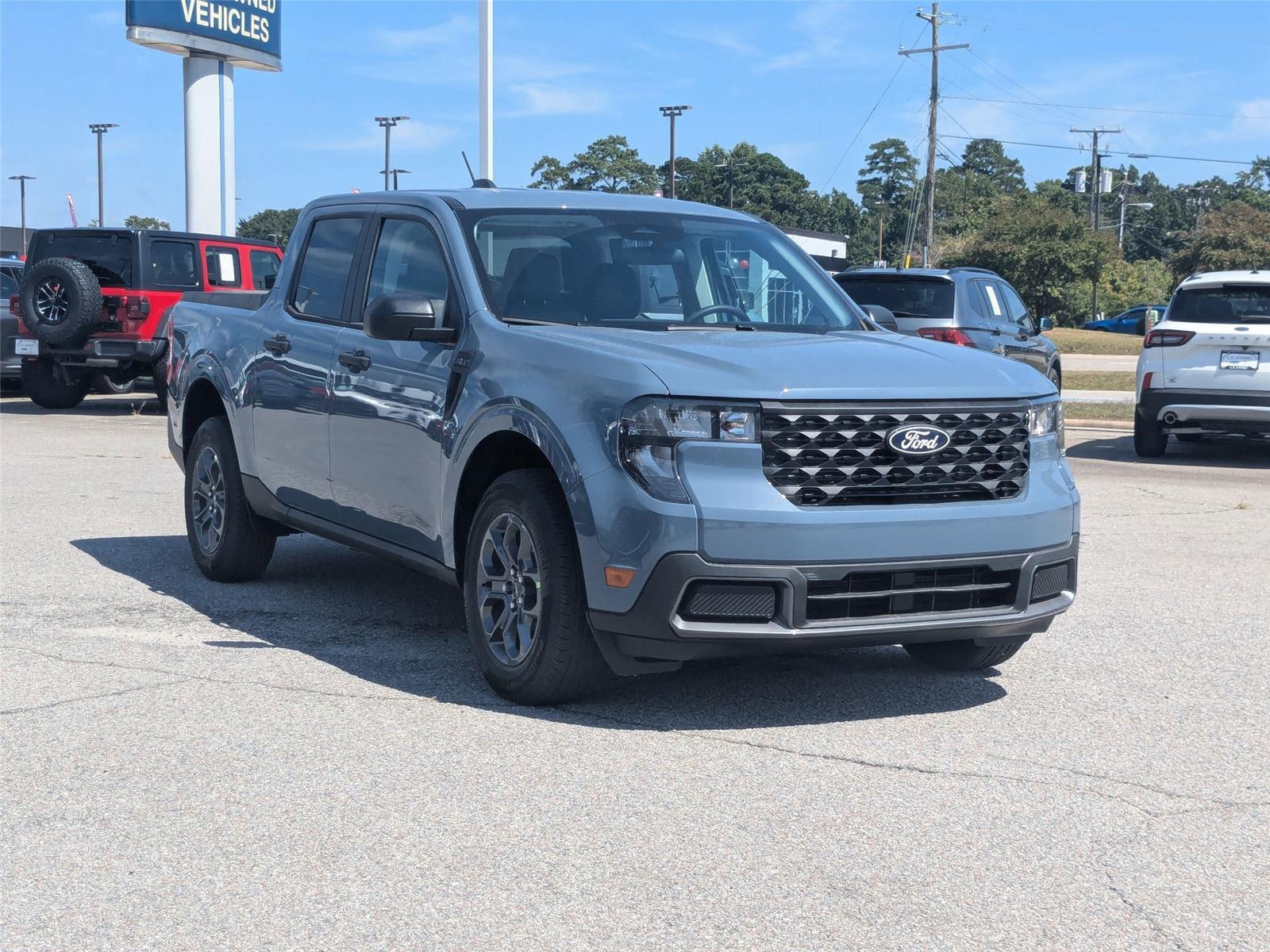 2025 Ford Maverick XLT photo 2