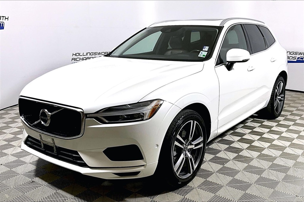 2018 Volvo XC60 Momentum's photo