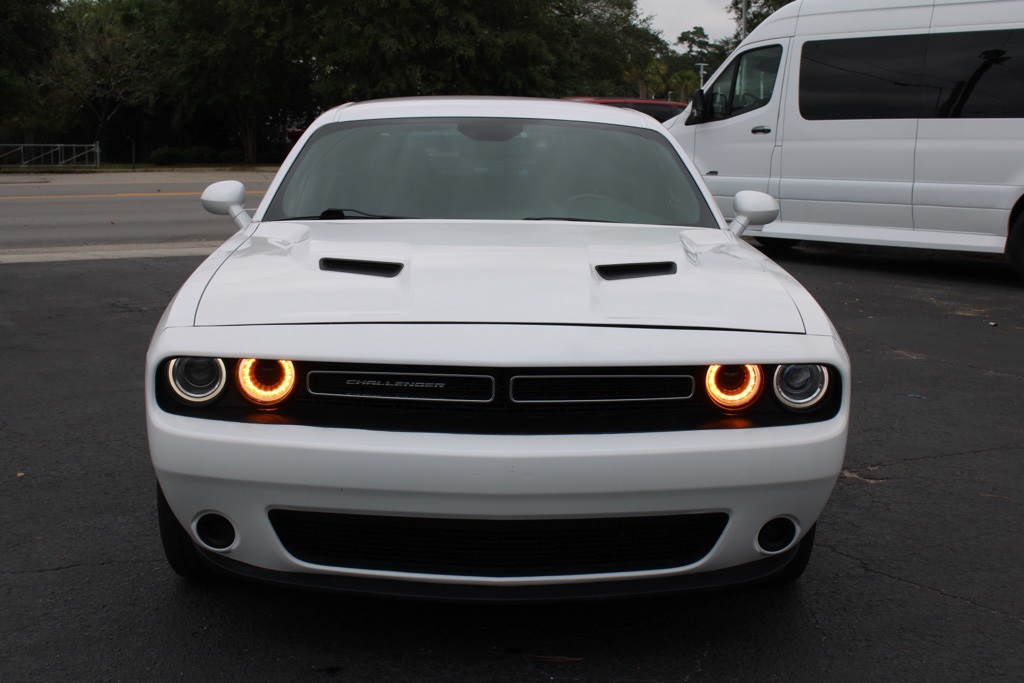 2019 Dodge Challenger SXT photo 2