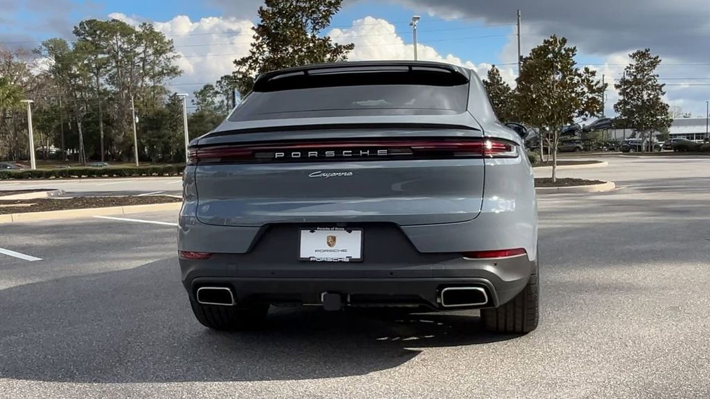 2025 Porsche Cayenne Coupe Base photo 7