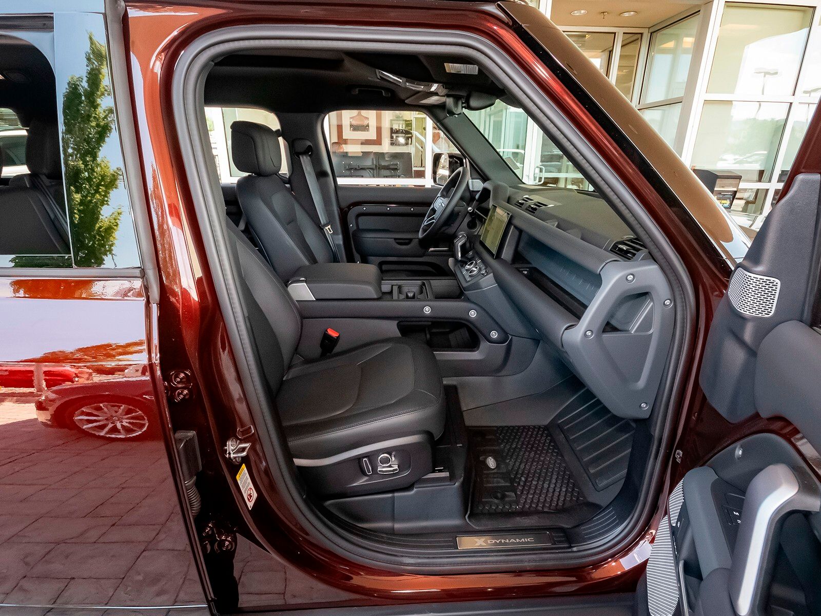 2024 Land Rover Defender 130 X-Dynamic SE photo 40